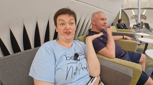 Ура мы в Абу Даби! Цены ЖЕСТЬ, но Вован намутил нам КОФЕ) РУГАЮСЬ на него в БИЗНЕС зале, НАКОСЯЧИЛ!