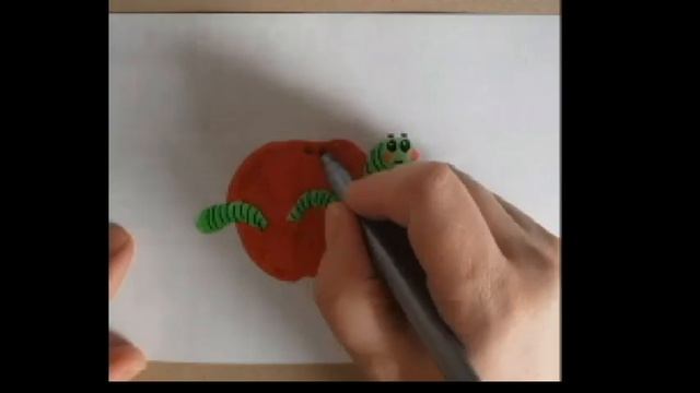 Рисуем червивое яблоко фломастерами, легко и просто