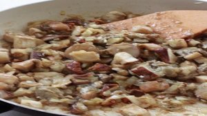 Чечевица с мясом в горшочке