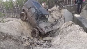 Битва внедорожников, Уаз 4x4 против Нива 4x4 коротыш.
