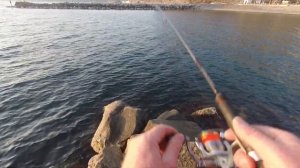 Морская рыбалка в Джубге: скорпена на блесну с берега Чёрного моря!