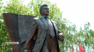 Памятник Магомедали Магомедову открыли в Махачкале