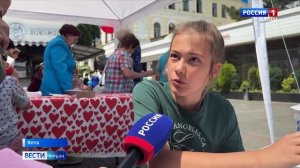 На набережной Ялты волонтеры акции «Весточка из Крыма» развернули полевую кухню