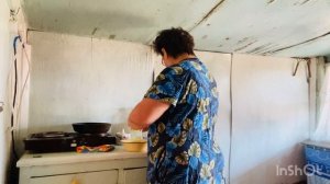 Зачем мне ножницы в огороде//Крашу ,а краска не кончается//Оладьи на сметане