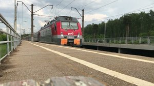 Электровоз ЭП1М-812 с пассажирским поездом №347Й Уфа - Санкт-Петербург проходит пл. 429 км