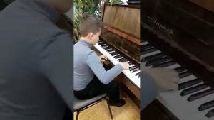 Гармонизация гамм, видео 5-летней давности.