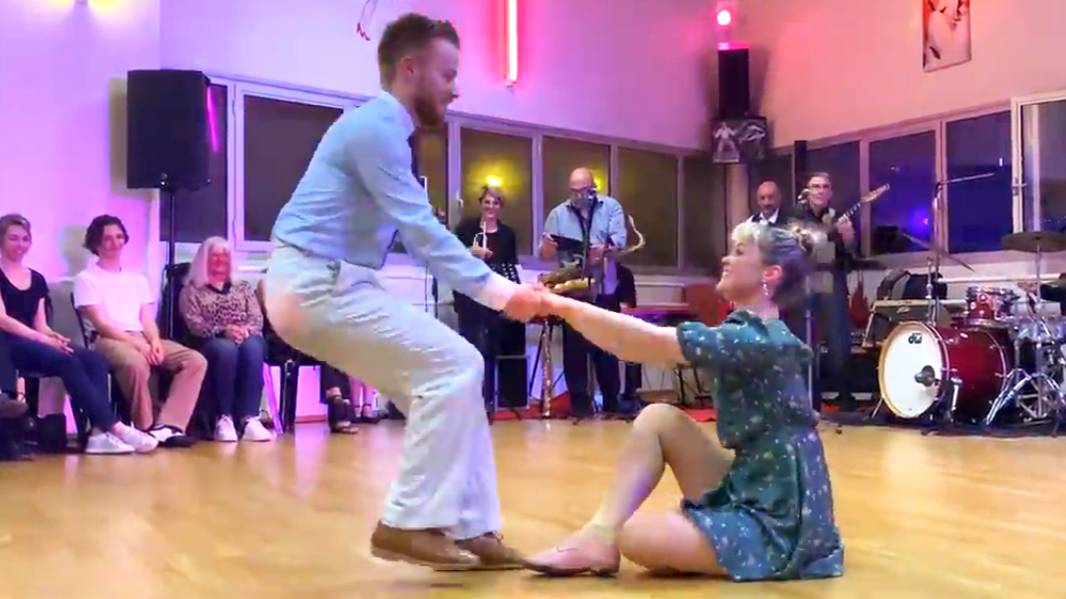 See What Happens when the Band plays for 8 minutes and make a Dance Couple Improvise to it!. Танцы