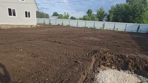 Работа по выравниванию участка в Мошке.