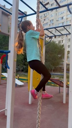 залезаю на канат
