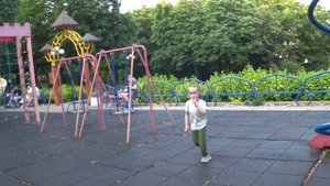 ДНР.Парк Щербакова. 11.07.2025г. Лиза 5 лет.