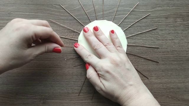 DIY Сделала для работы удобную корзиночку. Собрала материалы, которые нашла дома.