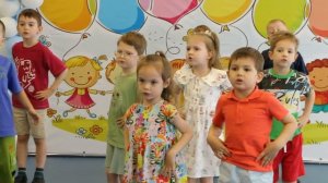 Детская песня С песней весело шагаем