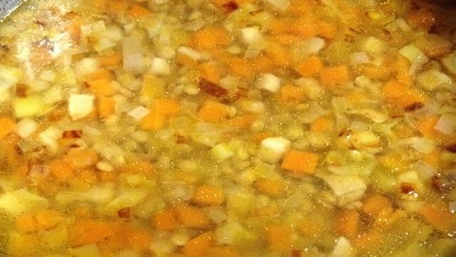 Чечевичный суп с беконом