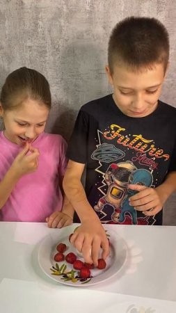 Челлендж! Клубника и чеснок! Неожиданный финал!😱🤪😁