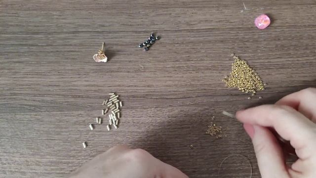 Сплела за час необыкновенные сережки. Чтобы сделать красивое украшение, не обязательно плести долго смотреть онлайн