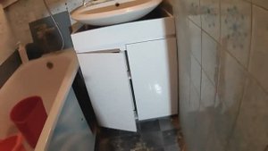 У каждого свои тараканы...Попросили - одел тумбочку на тюльпан!