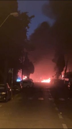 Сильный пожар возник в Хайфе на месте прилета иранской ракеты.