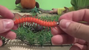 Дурацкий обзор на игрушки животные.Голодные крокодилы едят всех и динозавров. Видео для детей