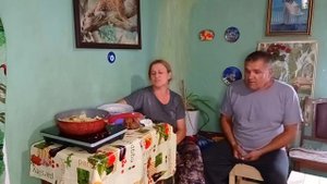 Жизнь в деревне. Жарю картошечку Угостили меня