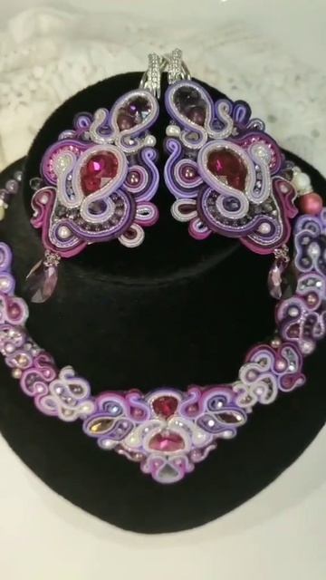 УЧУ ВЫШИВАТЬ УКРАШЕНИЯ В ТЕХНИКЕ СУТАЖНАЯ ВЫШИВКА: https://veninnastutorial.monecle.com/lp/soutache