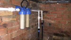 Как завести воду в дом. Как разделить стоки канализации на септик и выгребную яму.