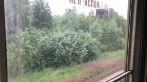 Из окна тамбура электрички. Прибытие к платформе 435-й километр