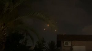 ⚡️Кадры первых попаданий ракет по Хайфе