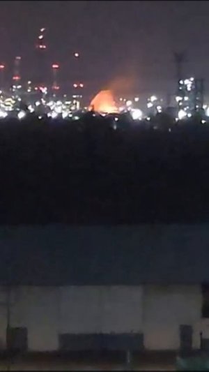 🇮🇷🔥🇮🇱Иран нанес массированный удар по Хайфе, поразив большой НПЗ, там  сильный пожар !!!