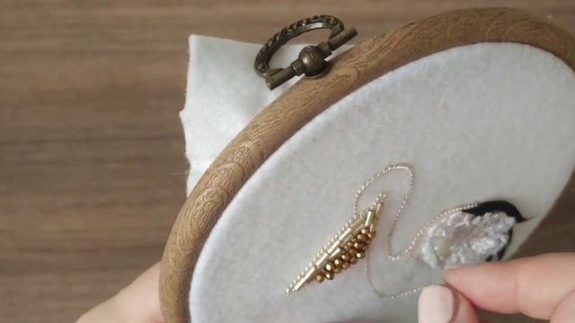 Вышила брошь на заказ и решила снять весь рабочий процесс. Брошь Пеликан из разных бусин и бисера смотреть онлайн