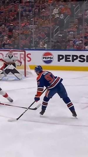 McDavid MISSES in close!