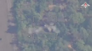 🎯 Расчёт барражирующего боеприпаса «Ланцет» группировки войск «Восток» уничтожил украинскую САУ ...
