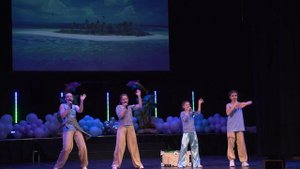 В синем море