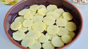Картофельная запеканка с грибами и чесноком
