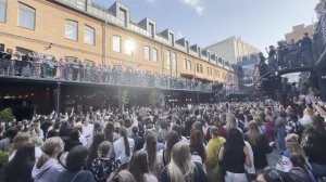 2500 человек поют "Маша и медведи - Любочка " (Пространство СЕНО х Хор на весь Двор)