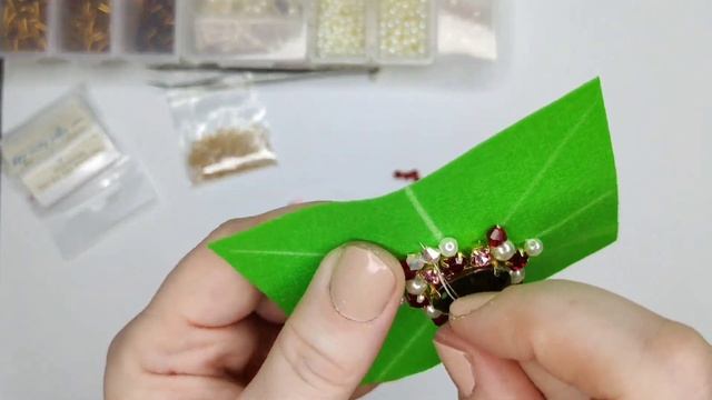 Решила начать рабочий год со сказочной малышки броши. Как можно вышить хрустальную крошку смотреть онлайн