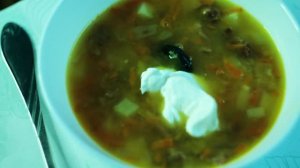 Варил я, значит, обычный гороховый суп с копчёными рёбрышками — всё по понятиям...