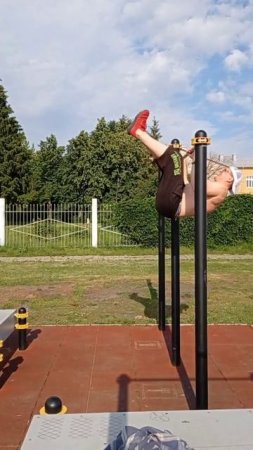 Толстый Билли делает подъём переворотом