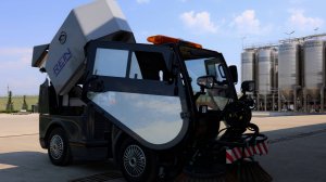 Демонстрация подметальной уборочной машины REIN RMC-150 в Тамани и Сенном.