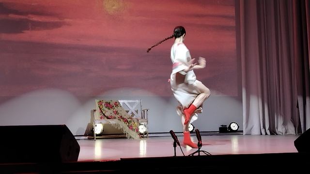 премьера музыкально-хореографического спектакля «Русь изначальная».   Танцует-Ольга Лапатина.
