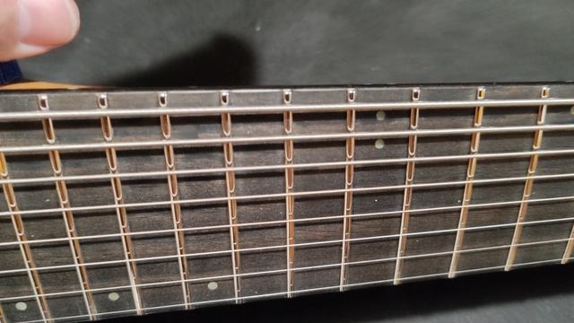 Обзор сборки мультимензурной безголовой 8-струнной электрогитары Mc Tang смотреть онлайн