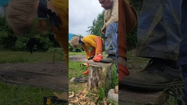Пилим доски и ветки мини-пилой HUTER ELS-20Li Гачегов Марк