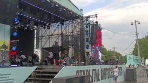 Выступление черлидирш на открытии Мотосезона на Воробьевых Горах 2024