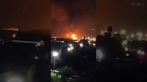Пожар на Тегеранском нефтеперерабатывающем заводе в Рей-Сити. Там находилось около 260 тыс. тонн неф