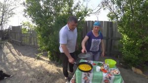 Жизнь в деревне.  Завтрак - Омлет из яиц, фасоли, зелени и сырного соуса