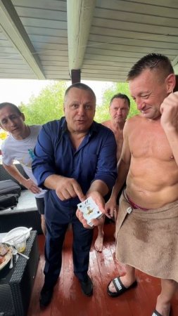 Выбранная Вами карта,всегда сверху 😄