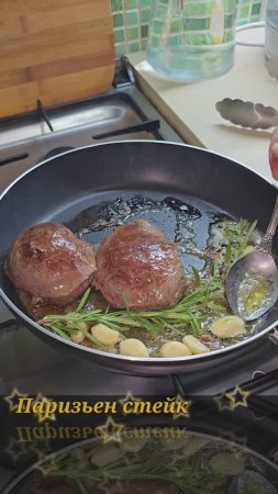 Стейк из мраморной говядины.