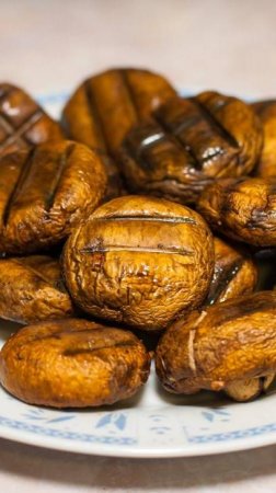 Грибы шампиньоны, жареные на решётке