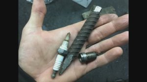 Обломилась свеча зажигания. Выкручиваем на машине