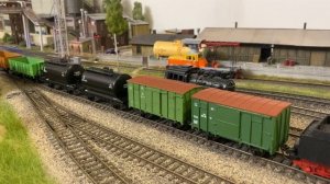 Модель трофейного паровоза Тп1-20 с составом двухосных отечественных и трофейных вагонов