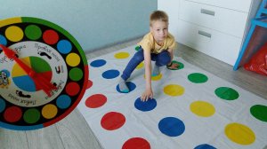 Играем С ДИМОЙ В ТВИСТЕР!